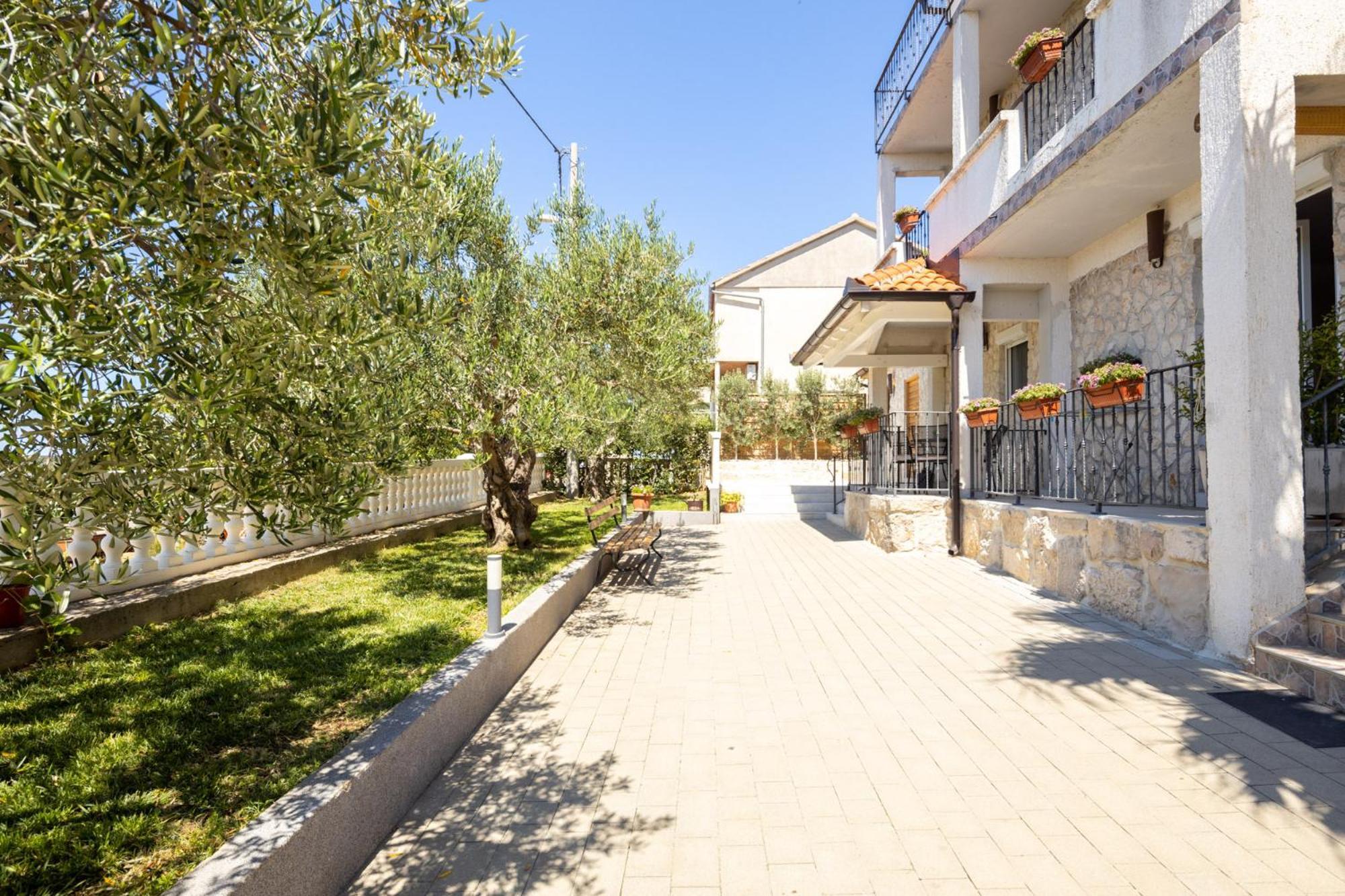 Apartment Iva Vrana  Екстер'єр фото