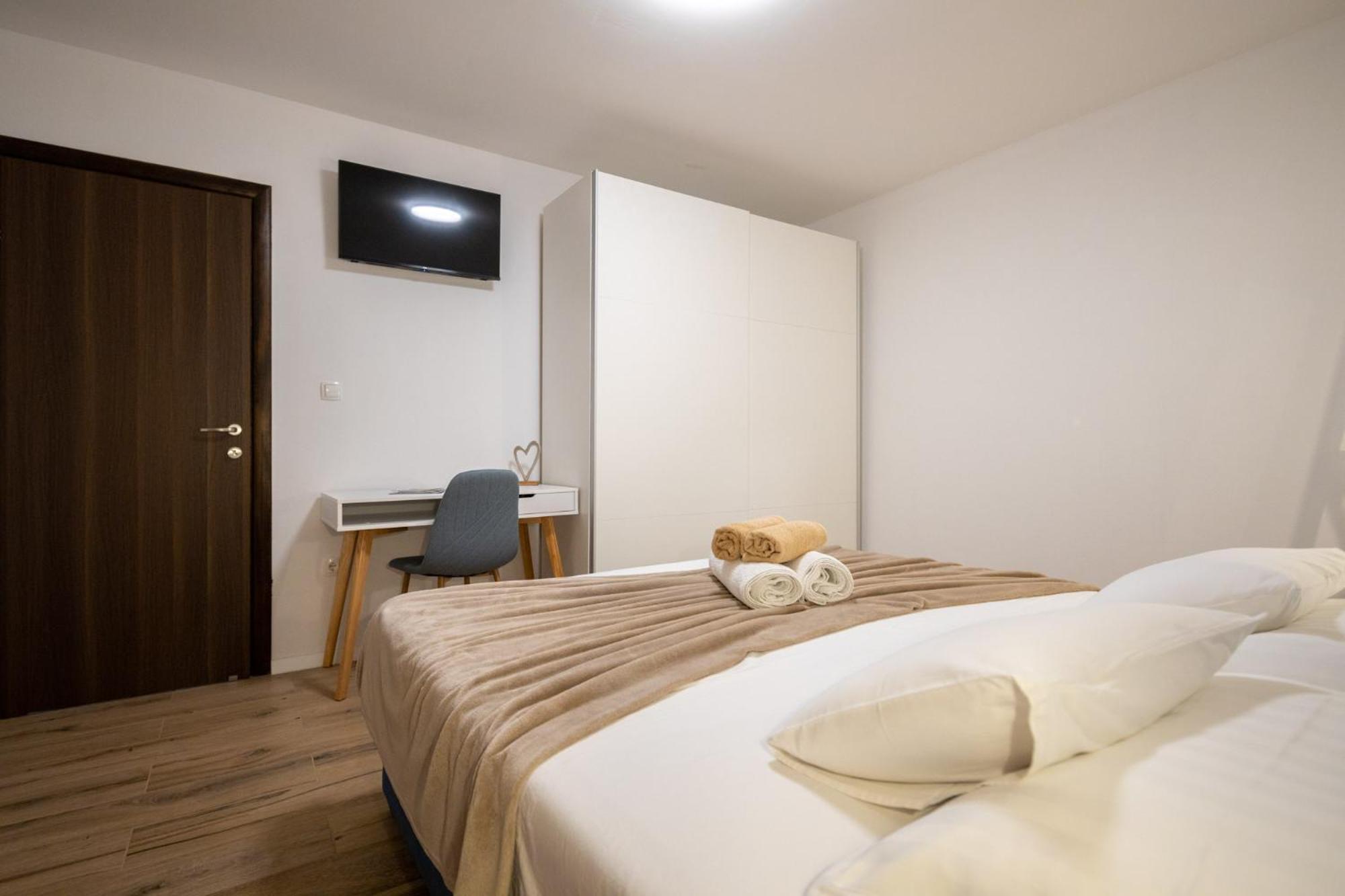 Apartment Iva Vrana  Екстер'єр фото